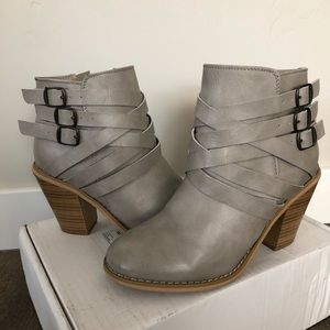 Light grey bootie